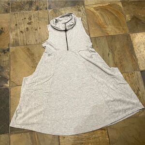 Dakine Sleeveless Gray Cowl Neck Dress. Zip up collar.  Large pockets!  EUC!
